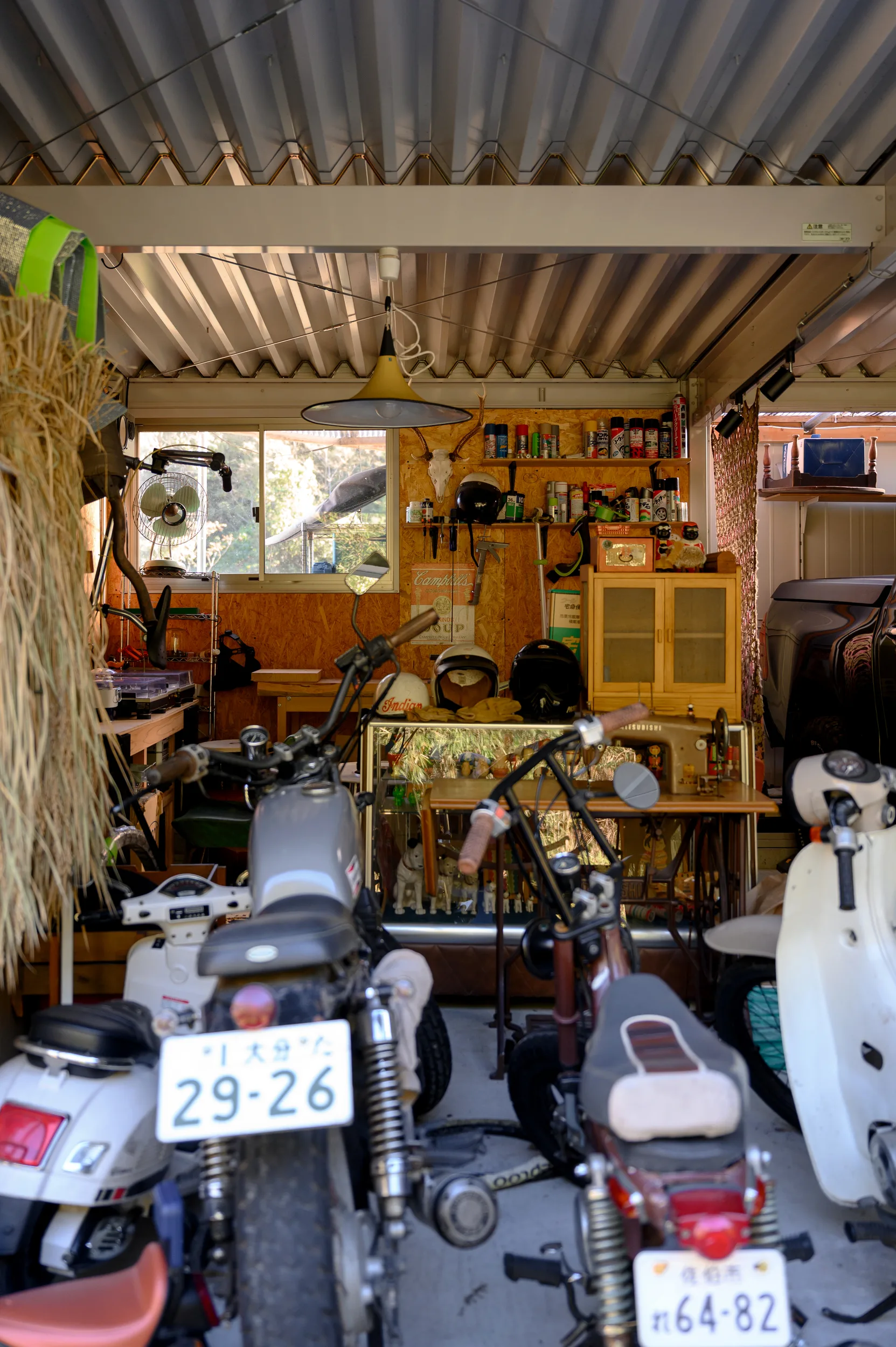 バイクや軽トラックの修理、カスタマイズも楽しむガレージ