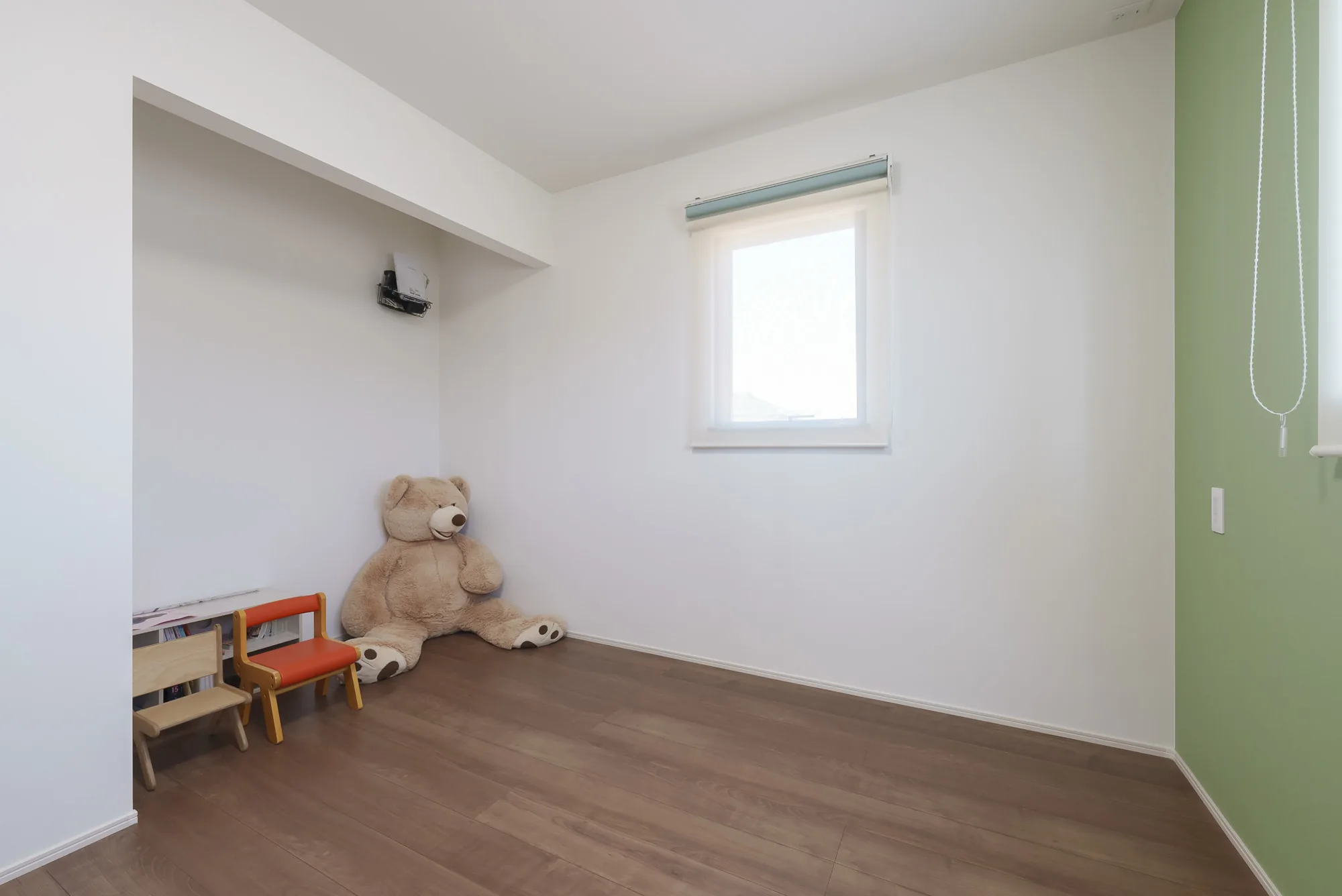 明るく楽しい雰囲気の2階の子ども部屋