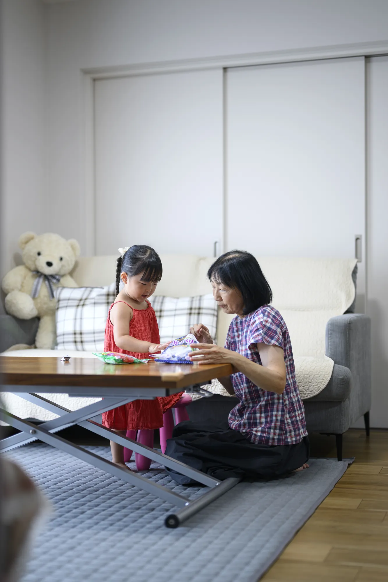 娘さんと奥さまのお母さま。二世帯住宅にはいつでも会える喜びがあふれる
